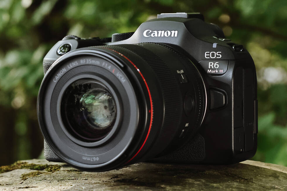 Men kepkamga kamera ornatdim va jinsiy aloqani onlayn suratga olaman.