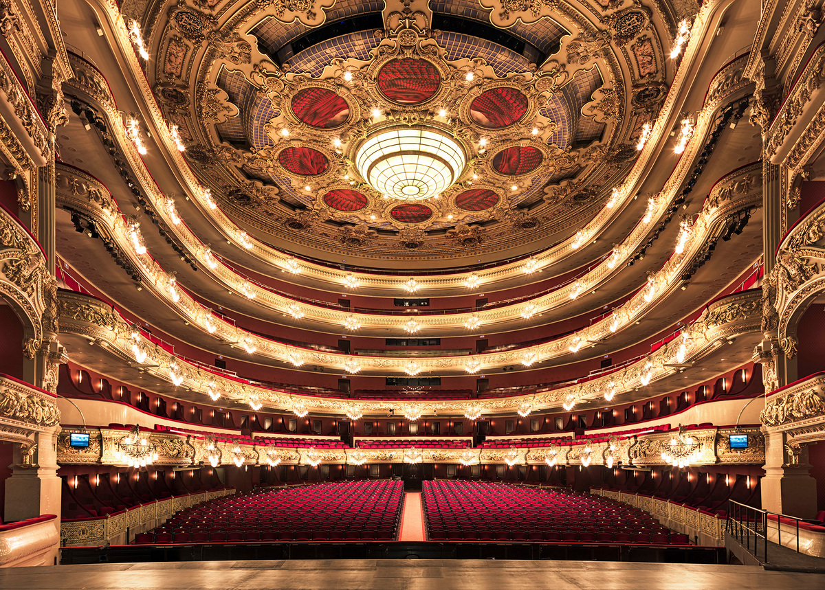 Самые большие оперы. Большой театр Лисеу в Барселоне. Гран ТЕАТРО дель Лисео. Театр Лисео Барселона. Театр Барселона Лисео фото.