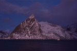 Sen natt, tidig morgon,  i Reine Hamn på Lofoten