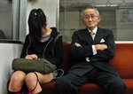 Modsætninger Mødes i Metroen - Tokyo, Japan