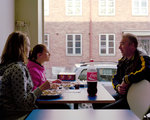 Emma, Hannah och Ulf, Marathon Gyros Pizza, 8april 2012