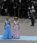 Drottning Silvia & Prinsessan Madeleine påväg till vigseln