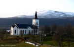 Liten kyrka i stort landskap