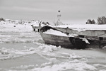Båten frusen i hamnen