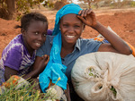 Jenter i landsbyen Diogo, Senegal