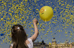 50.000 blågula ballonger vid Skeppsbron i Stockholm 6 juni!