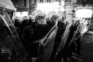 kravallpolis.jpg