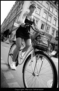 09773-Kvinlig-cyklist-100k.jpg