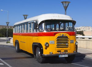 Malta Bus DBY-397 Mater del Hospital,Msida 091104.jpg