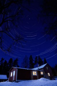 Startrails_North_Huset_liten.jpg