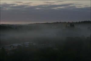 Morgondimma_i_Täby_1_10_2010.jpg