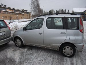 Bilen_rullat_mot_vår_bil_på_en_parkering_18_12_2012.jpg