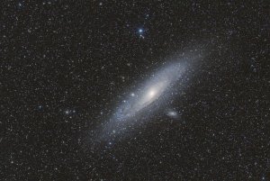 Andromeda-300mm-1600ISO-90s-f4-24subs-v2.jpg