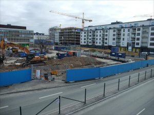 Gräver_för_nya_kommunhuset_i_Täby_3_4_2014.jpg