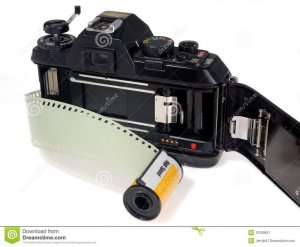 35mm-film-camera-13109557.jpg