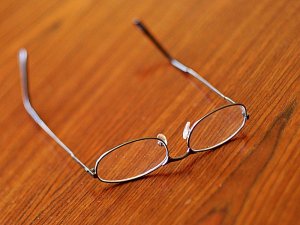 spectacles-short-dof-b.jpg
