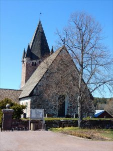 Sankt_Mikaels_kyrka_i_Finström_på_Åland_16_5_2017.jpg