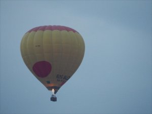 Luftballong_över_Näsbydal_Täby_25_5_2017.jpg
