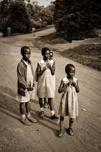 25 Uganda 1986_Nakaseke_skolflickor_2.jpg