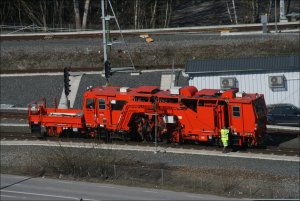 Arbetar_med_nya_spår_till_Roslagsbanan_21_4_2019.jpg