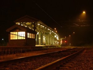 90 nyköpings tågstation by night.jpg