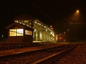 90 tågstation by night.jpg