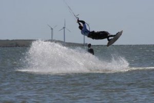 kitesurfare64.jpg