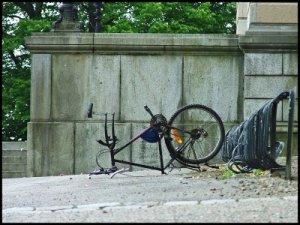 112 vänd och slaktad cykel vid universitetet.jpg