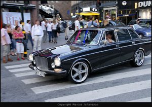 9829-volvo-svart-40k.jpg