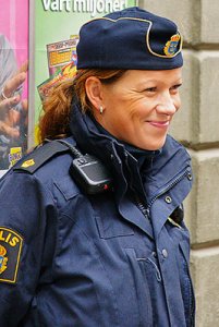 femala-cop-400.jpg