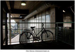 5882-cykel-i-trapp-slussen-50k.jpg