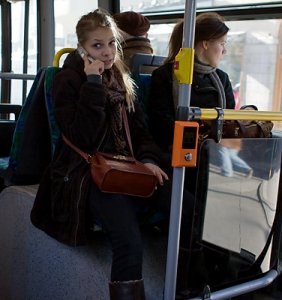 Samtal på bussen Odenplan,Stockholm 080225.jpg