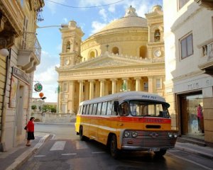 Malta_Bus_EBY-482_Mosta_dome_091101.jpg