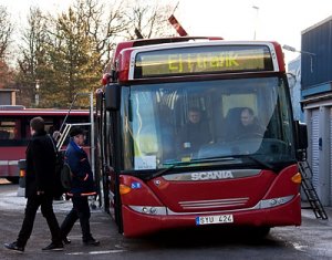 Scania Elhybrid SYU424 Swebusgaraget,Eriksberg 090115e.jpg